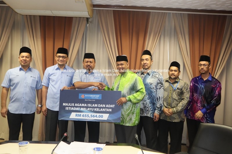 Portal Rasmi MAIK - MAJLIS PENYERAHAN CEK ZAKAT PERNIAGAAN ...